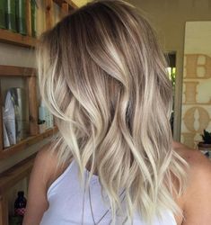 Boliage Hair, Stylish Hair Colors, Medium Length Hair Straight, Blonde Layered Hair, Blonde Balayage Highlights, Blond Balayage, Blonde Roots, Super Hair