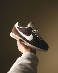 Comment porter une tenue Nike Cortez 62 idée Brown Nike Cortez, Nike Cortez Outfit, Cortez Nike, Nike Brown, Shoe Wishlist, Tenis Nike, Nike Cortez, Dream Shoes, Trendy Shoes