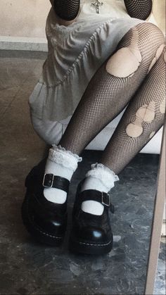 Mary Janes Aesthetic, Goth Gifts, How To Impress, Goth Girl, Grunge Goth, Pretty Shoes, Dream Shoes, Mary Jane Shoes