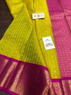 Saree Combination, Kanchipattu Sarees, Simple Saree Designs, Latest Blouse Designs Pattern, South Silk Sarees, New Saree Designs