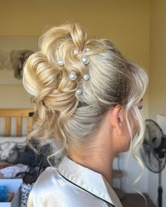 certainly one of my all time favourite styles - a modern version of a classic Bardot updo 🎀 Astrid, you chose the perfect style for your wedding day 🤩 and the pearl pins are a chef’s kiss Hair & Makeup by yours truly ✨ - bridal hairstyling / bridal hair inspo / wedding updo / bride hair and makeup / makeup artist kzn / pro hair and makeup / wedding vendors durban / bridal portraits Wedding Updos For Long Hair With Pearls, Bridal Updo With Pearls, Bardot Updo, Hair Inspo Wedding, Bride Hair And Makeup, Hair And Makeup Wedding, Updo Bride, High Updo, Pearl Pins