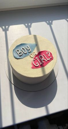 Gender Cake Ideas, Baby Gender Cake, Gender Reveal Cake Diy, Reveal Cake Ideas, Gender Reveal Cake Ideas, Gender Cake, Cake Gender Reveal, Gender Reveal Dessert, Baby Shower Gender Reveal Cake