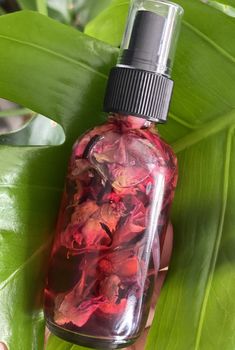 Rose Water Aesthetic, Spell Ideas, Phoenix Drop High, Herbal Cosmetics, Witch Store, Magic Oil, Conjure Oil, Pink Swan, Magia Das Ervas