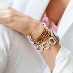 Apple Watch With Bracelets Women, Apple Watch Bracelet Stack, Watch Bracelets, Pinterest Jewelry, Rose Gold Apple Watch, Watch Ideas, Best Apple Watch, Apple Watch Bracelets, Apple Watch Sizes