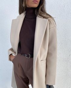 Summer Work Wear Office Attire, Tight Top Outfit, Chique Outfits, White Coat, Meryl Streep, Casual Work Outfits, Mode Inspo, Work Outfits Women, Professional Outfits