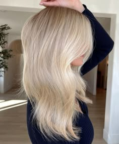 @nataliemckellhair Neutral Blonde Shadow Root, Bright Blended Blonde, Creamy Blonde Hair Balayage, Different Tones Of Blonde Shades, Rich Blonde Hair, Rooty Blonde Hair, Lived In Bright Blonde, Creamy Blonde Hair