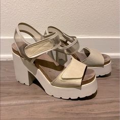 Miista Warm White Chunky Heel Treaded Platform Sandals With A Birkenstock Like Foot Bed And Velcro Straps On A Iridescent Clear Detail. Used But In Great Condition. Miista Shoes, Velcro Sandals, White Platform, Chunky Sandals, Foot Bed, Velcro Straps, Chunky Heel, Chunky Heels, Platform Sandals