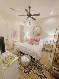 Paris Hilton Bedroom Ideas, Preppy Room With Canopy Bed, Room Ideas Aesthetic Clean White, Gold And Colorful Bedroom, What To Do With A Small Room, Preppy Bed Rooms Ideas, Preppy Cozy Room, Blush Apartment Decor, Lauren Norris Apartment