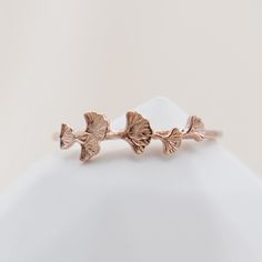 Beautiful Ginko leaf nature inspired ring made with 14K fine gold Made to Order Ship within 3-4 weeks. - Finish: Yellow - Made in 14 karat gold.- Stamp with 14K. Leaf Ring Design, Jewelry Nature, Nature Inspired Rings, Jewelry Appraisal, Leaf Ring, Gold Gift, Nature Inspired Jewelry, Leaf Nature, 10k Gold