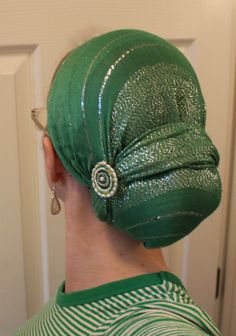 For those of you asking for simpler wraps... here you go!  I decided to try a lower bun for a change... personally didn't feel like it suited my face well, but still a nice experiment!  Happy Sunda... Orthodox Christian Headcovering, Moda Hippie, Mode Turban, African Head Wraps, Head Wrap Scarf, Low Bun, Turban Style