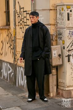 Street Style Milan, Milan Fashion Week Men, Milan Men's Fashion Week, Mens Casual Outfits Summer, Mens Fashion Streetwear, Winter Outfits Men, Sharp Dressed Man, The Best Street Style, Spring Summer 2022