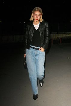 Gigi Hadid Leather Jacket, Carolyn Bessette, Oufits Casual, Pants Outfits, Outfit Jeans