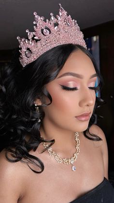 #makeup #eyeshadow #eyes #quince #quinceañera #makeupartist #makeupoftheday Pink Eyeshadow Quinceanera, Quinceanera Eye Makeup Pink, Hair Do For Quinceanera, Make Up Looks For Quinceanera Pink, Pink Eyeshadow Looks Quince, Light Pink And Silver Makeup, Makeup Ideas Extra, Xv Pink Makeup