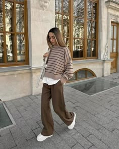 Haircare Tips, Neue Outfits, Trendy Fall Outfits, Brown Pants