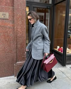 Grey Outfit, Looks Street Style, Street Style Paris, Solid Clothes, Professional Outfits, Street Style Looks, Business Casual Outfits, Looks Style