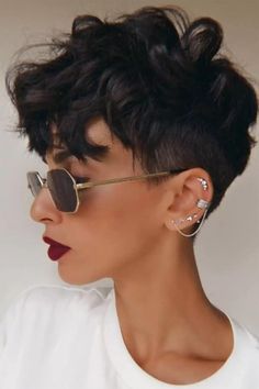 Autumn Haircut, Pixie Haircut Styles, Aesthetic Blonde, Feminine Pixie, Curly Pixie Haircuts, Pixie Wig, Blonde Pixie Hair, Short Blonde Haircuts, Glamour Uk