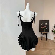 This balletcore aesthetic dress exudes grace and style with its tiered pleated skirt and slender adjustable tie straps Size:• S: Bust: 85cm/ 33.5 in, Waist: 66cm/ 26.0 in, Length: 58cm/ 22.8 in• M: Bust: 89cm/ 35.0 in, Waist: 70cm/ 27.6 in, Length: 59cm/ 23.2 in• L: Bust: 91cm/ 35.8 in, Waist: 74cm/ 29.1 in, Length: 60cm/ 23.6 inMaterial: Polyester Ballerina Dress Aesthetic, Thirteen Hairstyles, Black Ballerina Dress, Balletcore Aesthetic, Chiffon Beach Dress, Cake Dress, Aesthetic Dress, Womens Summer Shorts, Ballerina Dress