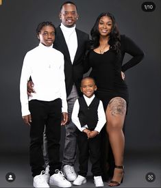 Black And Gold Family Photoshoot, All Black Photoshoot Ideas Family, Black Theme Family Photoshoot, Holiday Black Family Photos, Family Photo Ideas Black Family, Holiday Family Photos Black Family, Black Family Photoshoot With Twins, Family Pictures Black People, Older Family Poses