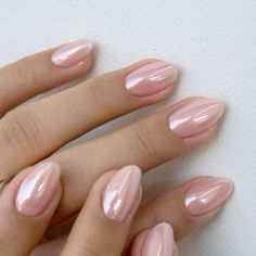 Cute Nails Polish, Pearly Pink Chrome Nails, Nails To Have When You Get Engaged, Satin Pink Nails, Bubblegum Chrome Nails, Nails Cool Girl, Ref Nails Ideas, Rose Gold Chrome Nails Almond, Light Pink And Chrome Nails