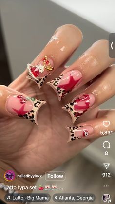 Nails Inspo Square Medium, French Tip Vacation Nails, Junk Nails Designs, 18th Bday Nails, Early 2000s Nail Designs, Hello Kitty Nail Set, 5 Star Nails, Duckies Nails, Bedazzled Nails