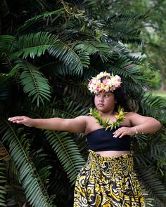 This Pa'u skirt is artfully handcrafted in Hawaii. These pa'u skirts--hula skirts--are performance grade and made for grace and flow as well as comfort. Made in Hawaii Length: 31 inches or 78.75 cm Adjustable Waist Size: Up to 60 inches or 152.4 cm 4 elastic bands Single layered for great flow More Made in Hawaii items: https://www.etsy.com/shop/NinthIsle?ref=search_shop_redirect Hula Skirt, Hawaii Art, Hula Dance, Hawaiian Culture, Hawaii Beaches, Dance Performance, Bulk Order, Handmade Art, Bright Colors