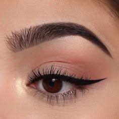 Eyeliner Cat, Make Up Designs, Natural Summer Makeup, Eyeliner Tips, Makijaż Smokey Eye, Makeup Eye Looks, Eyeliner Looks