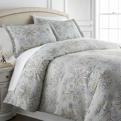 the comforter is made up and ready to be used in this bedding set