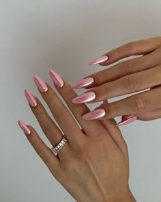 45 Cute New Years Nails Ideas + Nail Art Designs to Ring in 2024 Paznokcie Hello Kitty, Kutek Disney, Pink Chrome Nails, Unghie Nail Art, Chrome Nails Designs, Nagel Tips, Pearl Nails, Metallic Nails, New Year's Nails