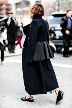 Street looks a la Fashion Week automne-hiver 2016-2017 de New York Winter Coat Trends, Street Style New York, Best Winter Coats, Peacoats, Coat Trends, Long Coat Jacket, Casual Chique, Looks Street Style, Street Style Winter