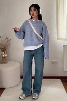 White Tee Under Sweater, T Shirt Under Sweater Outfit, Cute But Modest Outfits, Winter College Fits, Airport Outfit Modest, Modest Outfit Inspirations, Modest Simple Outfits, Simple Airport Outfit, Outfit Inspo For College