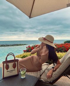 Balmain Old Money Summer Outfits, Old Money Summer, Spring Outfit Ideas, Beach Photography Poses, Cute Spring Outfits, Elegante Casual, Future Lifestyle, Beach Poses