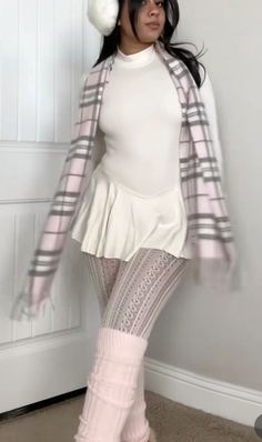 Christmas Cozy Outfit Winter Style, Pink Layered Outfit, Coquette Snow Outfits, Snowday Outfit Winter, Cold Winter Aesthetic Outfit, Pink Winter Outfit Classy, Cute Pink Fall Outfits, Soft Feminine Winter Outfits, Cutesy Pink Outfits