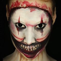 MadeYewLook has perfected the scary look of Twisty of the Clown from American Horror Story: Freak Show. Not only is it terrifying for Halloween makeup, it's slightly alluring. Ahs Clown, Gore Makeup, Halloween Circus, Horror Make-up, Creepy Costumes, Movie Makeup, Special Fx Makeup, Halloween Makeup Scary, Horror Makeup