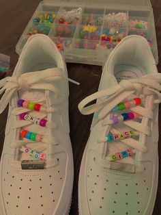 Beads On Shoes, Teen Summer Crafts, Aesthetic Shoes, Swag Shoes, Summer Diy, Indie Kids, Winter 2022, Indie Fashion