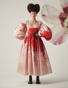 Japan Dress, Red Anemone, Mcqueen Dress, Corset Outfit, Queen Dress, Vogue Japan, Illustration Fashion Design, 인물 사진, Pink And Red