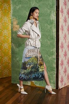 Altuzarra Resort 2019 Fashion Show Collection: See the complete Altuzarra Resort 2019 collection. Look 16 Midi Circle Skirt, Artsy Style, Couture Accessories, Trendy Skirts, Resort Collection, Warm Outfits, Vogue Fashion, Womens Designer Fashion, Fashion 2018