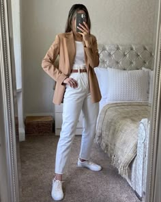 Oatmeal Blazer Outfit, Beige Blazer Outfits Women Classy, Blazer Beige Outfit Mujer, Beige Blazer Outfits Women Casual, Nude Blazer Outfit, Beige Blazer Outfits Women, Nude Outfits