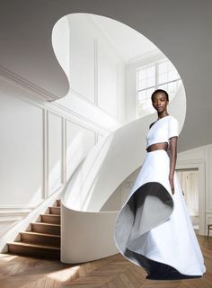 What Happens When High Fashion is Inspired by Iconic Architecture? - Arch2O.com Fashion Inspired By Architecture, Architecture Fashion Design, Architecture And Fashion, Architect Fashion, Architectural Fashion, Iconic Architecture, Interior Staircase, Sculptural Fashion, Conceptual Fashion