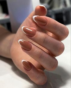 Professional Nail Designs For Work, Brown Gel Nails Almond, Neutral Almond Nails Classy Brown, Brown Minimalist Nails Almond, Nail French Design, Light Brown Almond Acrylic Nails, Nails For Office Work, Short Almond Brown French Tip, Nails For Tan Skin