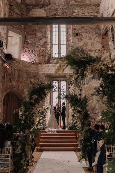 Lulworth Castle wedding venue in Dorset with botanical floral arrangements and columns decorating the venue Altar Decorations Wedding, Green Mismatched Bridesmaid Dresses, Ethereal Castle, Sage Green Colour Palette, Flower Columns, Retro Wedding Cake, Wedding Cake Green, Fort Wedding