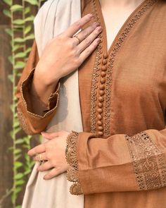 Plain Suit Ideas, Neck Designs Latest Fashion, Kurti Neck Designs Latest Fashion, Pakistani Style Suits, Plain Suit, Simple Frock, Simple Frock Design, Womens Pants Design