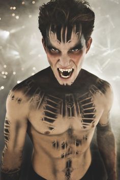 81 Dark Beauty Shoot ideas | dark beauty, halloween photography, halloween photoshoot Circus Showgirl, Dark Circus, Theatrical Makeup, Smink Inspiration, Male Makeup, Fx Makeup, Fantasias Halloween