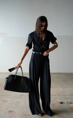 Minimal Chic Style, Sporty Chic Style, 2015 Outfits, Leather Skirt Outfit, Monochrome Fashion, Mama Style, Casual Stylish, Sporty Chic, Minimal Style