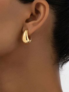 Brincos simples de ouro  Collar  Liga de Zinco   Embellished Simple Gold Earrings, Droplet Earrings, Hoop Charms, Anthropologie Jewelry, Watches Women Fashion, Simple Earrings, Ear Studs, Minimalist Jewelry, Teardrop Earrings