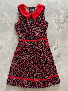 a flat lay of hearts collared dress 60s Clothes, Valentine Dresses, Pinup Clothing, Hearts Print, Valentine Dress, Rockabilly Style, Pin Up Outfits, 60s Style, Collared Dress