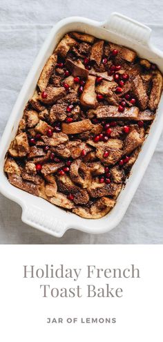 Gingerbread french toast bake in a casserole dish. Holiday French Toast, Gingerbread French Toast, Salmon Toast, Easy French Toast Bake, Easy Gingerbread, Christmas Breakfast Recipe, French Toast Casserole Recipes, Marinated Salmon