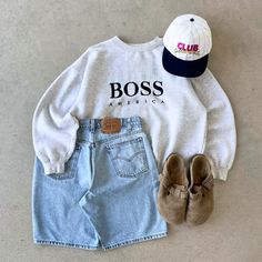 Photo By: EztVintage/IG  Click to shop similar items  #clothing #clothes #outfits #vintage Hat Outfit Men, Vintage Outfit Inspiration, Outfits Vintage, Men's Vintage Style, Denim Jewelry