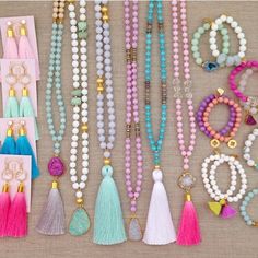 Instagram : @lovesaffect #lovesaffect #jewelry #style #pretty #color #tassel #tasselnecklace #earrings #bracelets Hippy Vibes, Tassel Jewelry, Summer Necklace, Diy Schmuck, Mala Beads, Beaded Necklaces, Bijoux Diy, Diy Necklace