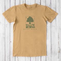 This tree hugger's dream Uni-T Grow More men's t-shirt features screen print of tree of life. This Army Green t-shirt express your earthy and rustic life style. Bamboo is the fastest growing plant on Earth, produces more oxygen than trees, and requires very little water to grow. So it's only fitting that our Grow More design be printed on this eco-friendly bamboo and organic cotton blended tee shirt. You'll be sure to be comfy while supporting local farming or gardening, and encouraging others t Earth Clothes, Bill Design, Tree Tshirt, Earthy Style, Eco Clothing, Bamboo Clothing, Shirt Design Inspiration, Tree Shirt, Organic Clothing