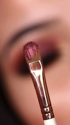 Pink Metallic Eye Makeup, Diwali Makeup Look, Diwali Makeup, Makeup Order, Artist Tips, Makeup Tutorial Eyeliner, Makeup News